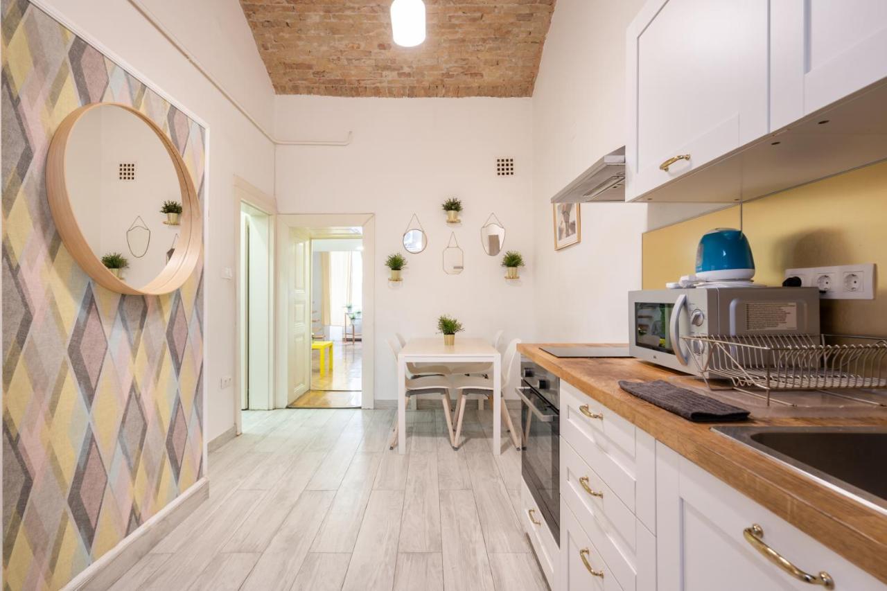 D20- Boutique Apartments, Best Location, By Bqa ブダペスト エクステリア 写真